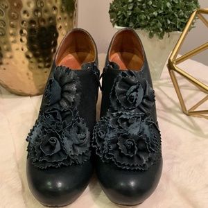 Anthropologie CHIE MIHARA Rosette Booties 39 / 8.5